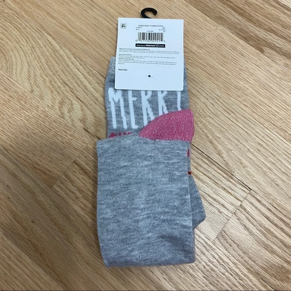 Merry Christmas Women’s Knee High Socks NWT Gray Holiday